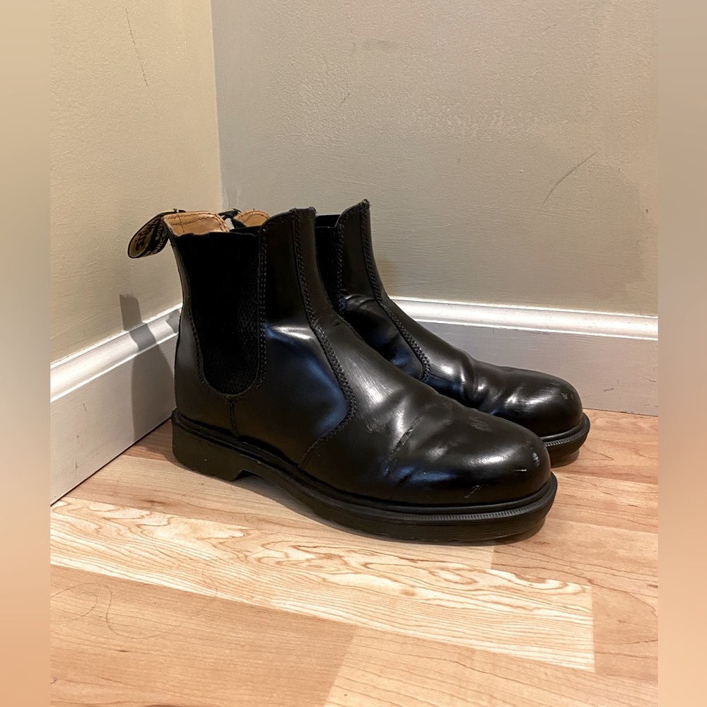 Dr. Martens 2976 Smooth Leather Chelsea Boots